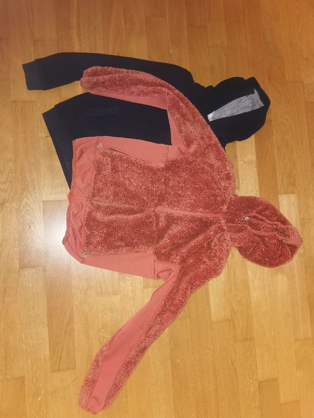 Vestes & Manteaux: Petit Bateau und Sherpa Gr. 134 – D'occasion à Sursee par Ventiduese
