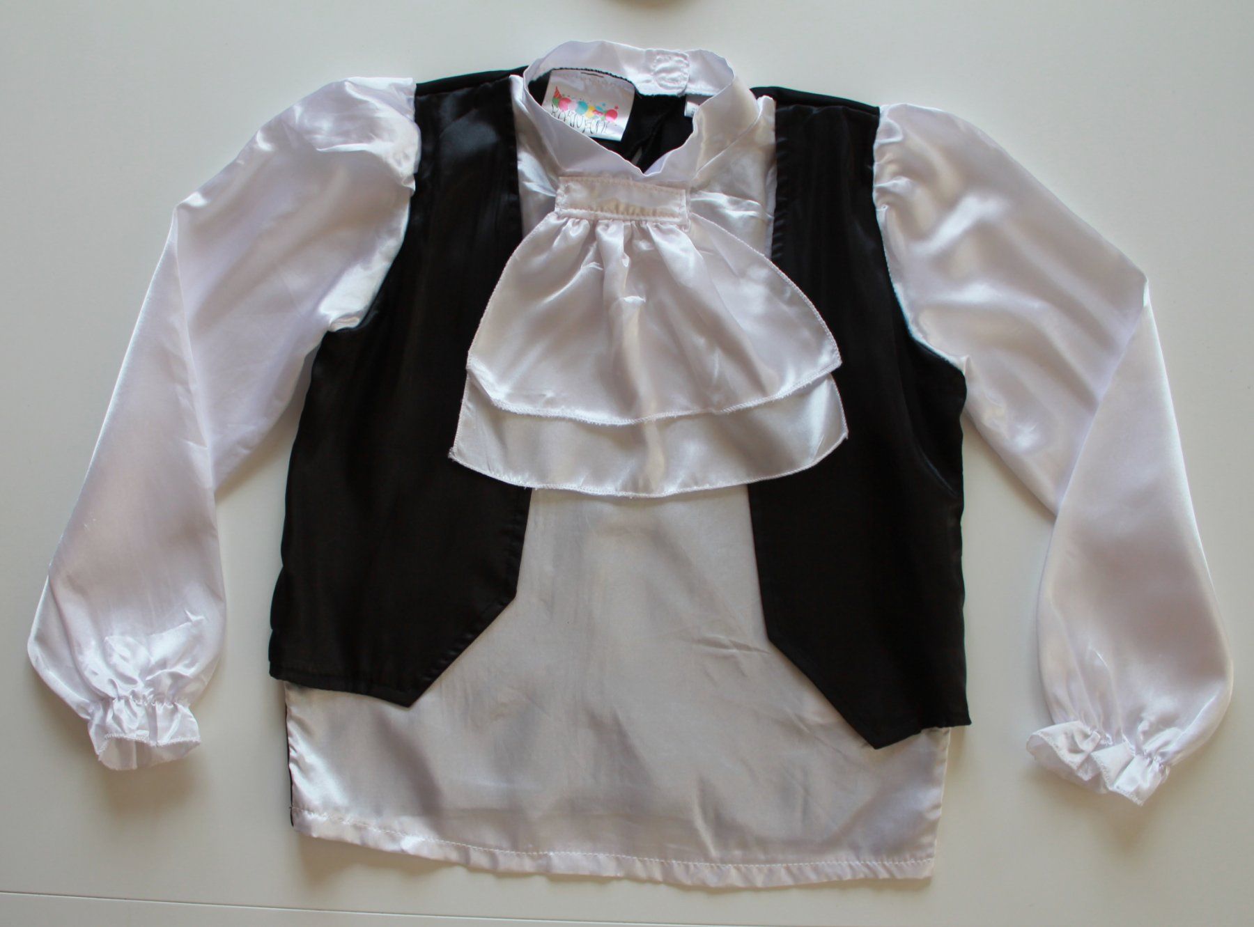 Costumi: Costume Dracula / vampire / Vampir t. 116 – Usato da Peseux venduto da CoolShoping 2