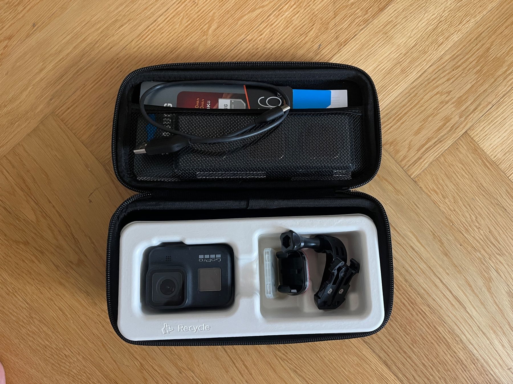 Gopro Action Cam: GoPro HERO 8 Black Set mit Zubehör – Usato da Zürich venduto da bretxo