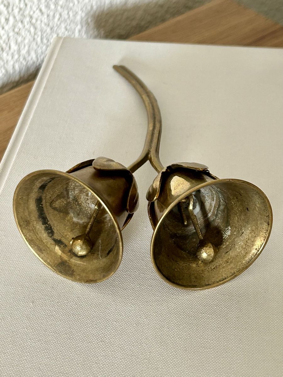 Campanacci mucche: Vintage Doppelglocke aus Messing Blumenform – Usato da Wettingen venduto da Mmccl 8