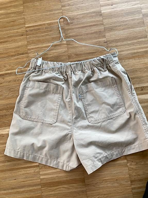 Jeans: Levis Shorts beige – Gebraucht aus Zürich von rundeshaus1 1