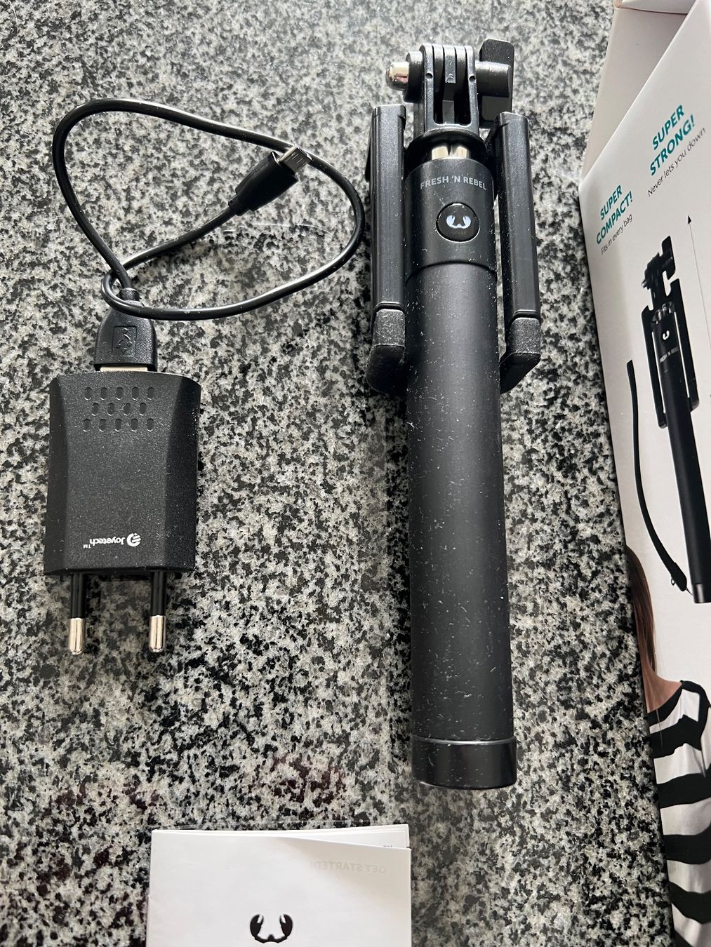 Staffe: Fresh 'n Rebel 5SS110BL Second Edition Selfie Stick – Usato da Kaiseraugst venduto da SPIRITWALKER1291 1