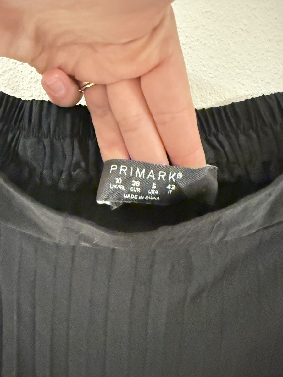 Primark Gonne: Jupe plissée noire- Élégante et légère! – Usato da Estavayer-le-Lac venduto da Iness_oth 2