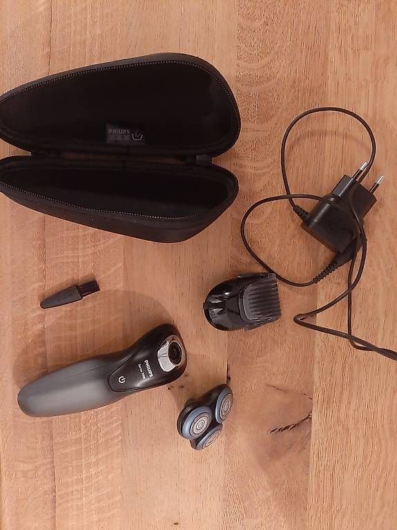 Philips Rasoi & Lamette da barba: Philips Rasierer Series 7000 – Usato da Rothenthurm venduto da Michele_1967 1