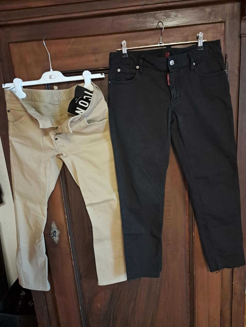 Dsquared2 Kleiderpakete: Dsquared2 Hosen 2 Stück 34 bis 36 – Gebraucht aus Kefikon TG von theratpack20