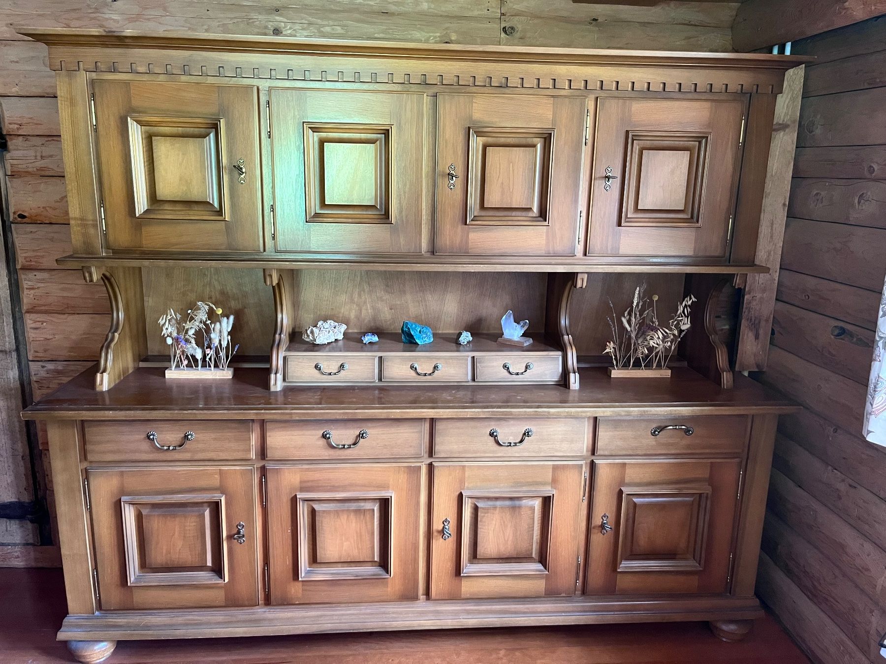 Credenze: Buffet Nussbaumholz massiv Landhausstil – Usato da Klosters venduto da lzo_btq5