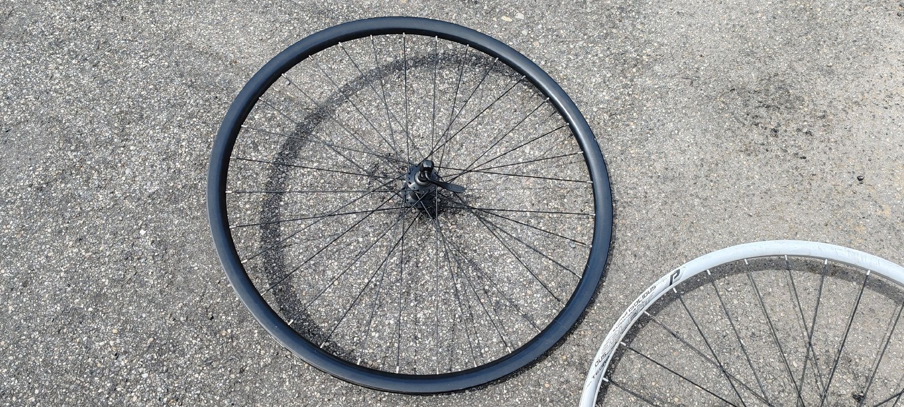 Pneus & Roues: 3 roues vélo 28" VTT – D'occasion à Biel/Bienne par Mollarddesign 1