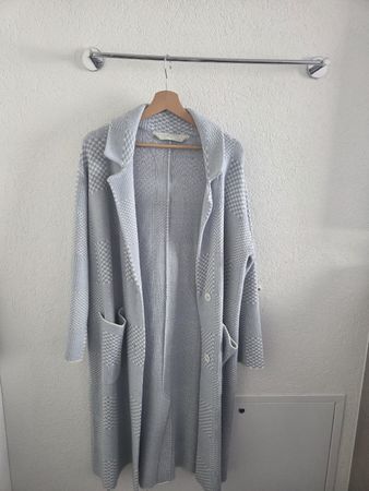 Amisu Strickmantel in Hellblau mit Karomuster, Grösse 36🧥