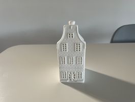 Amsterdam-Haus Teelicht einsetzen für ein schönes Licht