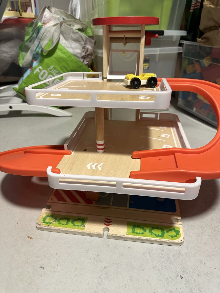 Spielzeuge: Autogarage – Gebraucht aus Landquart von lumima 2