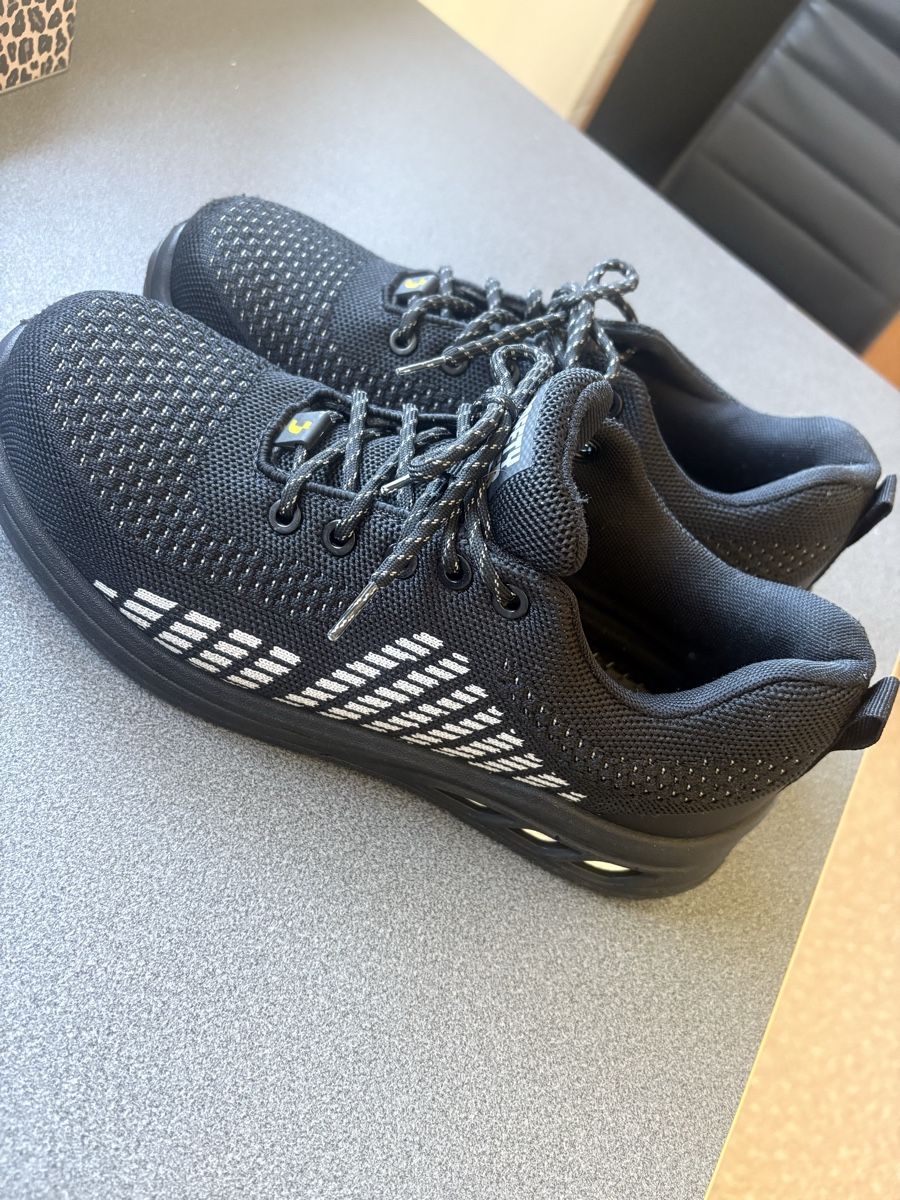 Scarpe da uomo: Arbeits schuhe grösse 42 – Usato da Wiedlisbach venduto da mej_8b72