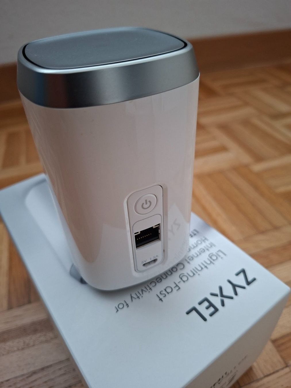 Zyxel Modems & Routeurs: ZYXEL LTE 4506 – D'occasion à Kloten par smatsa 7