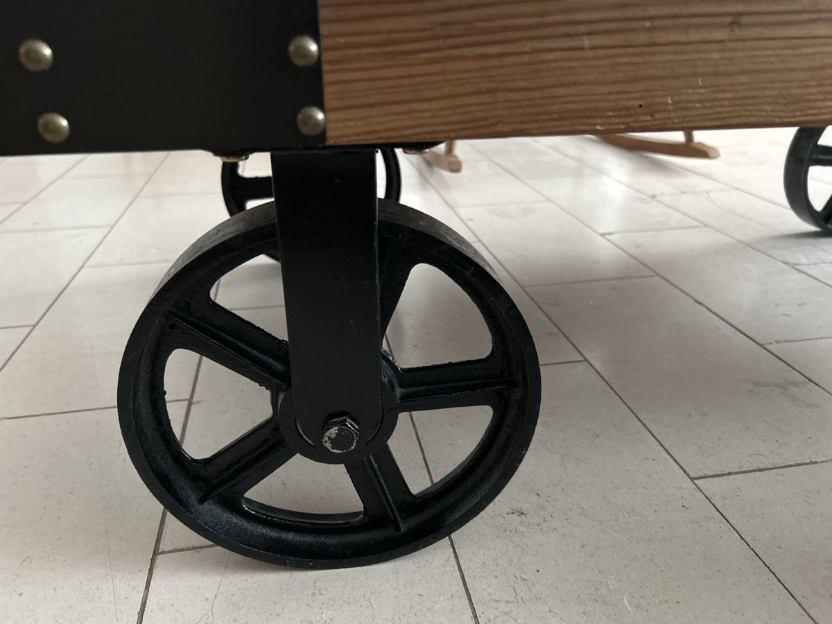 Tavoli: Rustikaler Couchtisch/ Rollentisch, Vintage Look – Usato da Minusio venduto da monette08 3