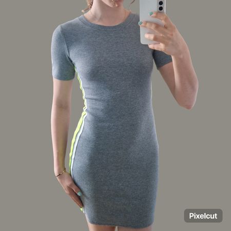 Figurbetontes Kleid Gr. S grau New Yorker
