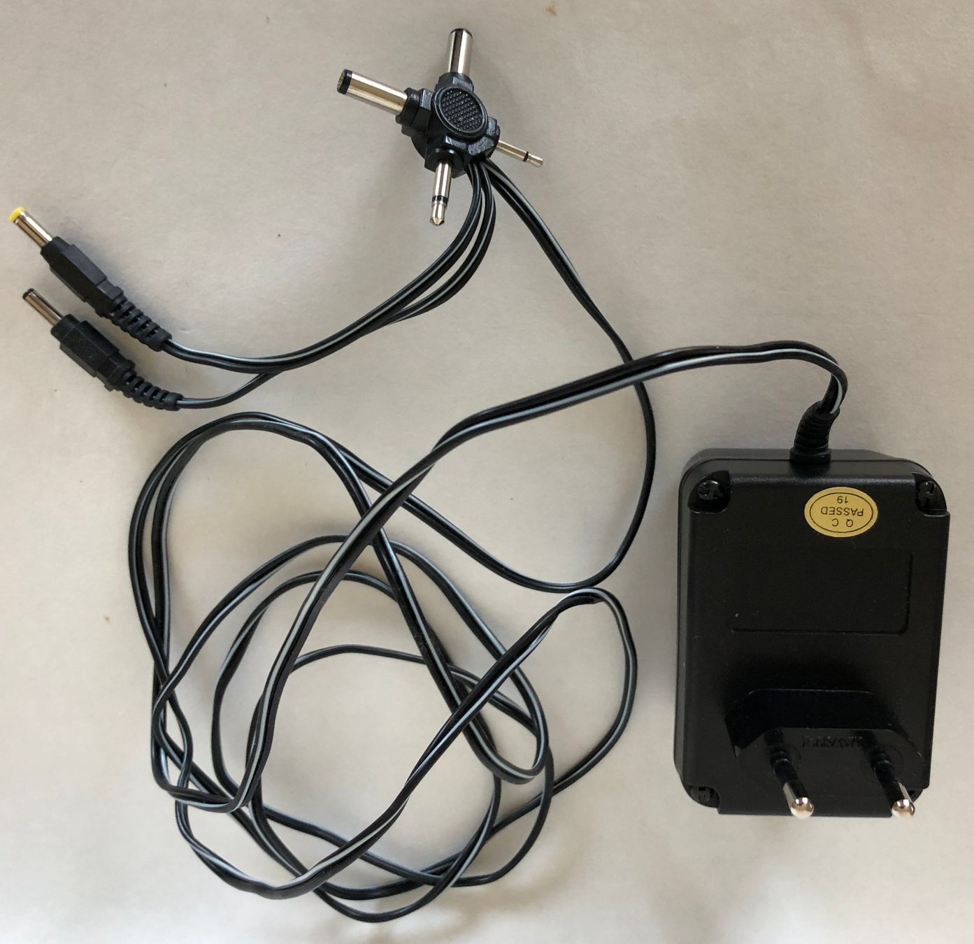 Laufwerke & Adapter: KARMA Universal Adapter AC 511 - 500 mA – Neu (gemäss Beschreibung) aus Appenzell von Zimiuno 2
