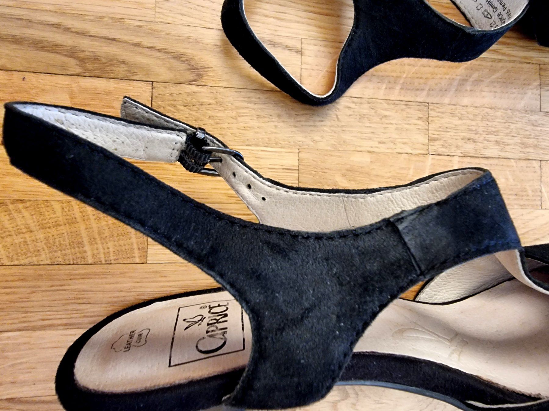 Scarpe da donna: Sandales cuir/daim noires Caprice taille 38.5 – Usato da Veyrier venduto da Leilazizou 5