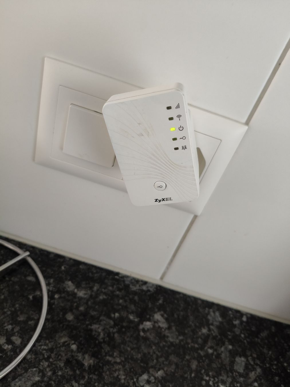 Dlink Modem & Router: Wireless Router und Extender – Usato da Neuenhof venduto da Eric 2