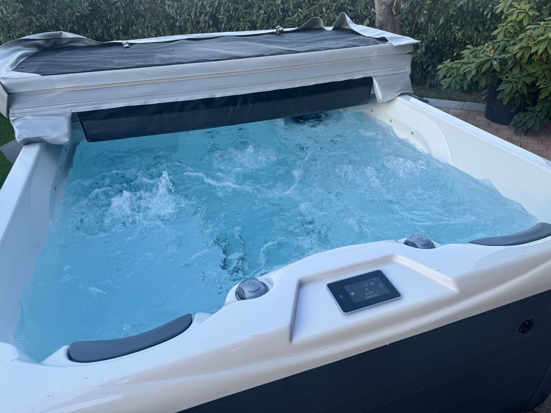 Whirlpool: Whirlpool / Jacuzzi – Usato da Leuggern venduto da Seafarmer 3