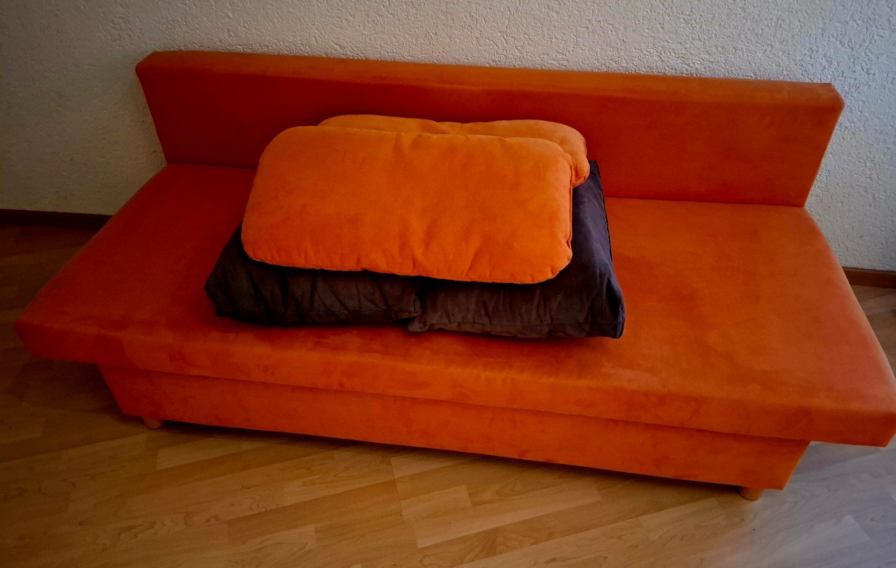 Divani: Bettsofa orange mit 4 Kissen – Usato da Buochs venduto da orlyhopper 7