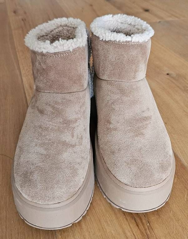 Bershka Scarpe da donna: Chaussure fourrure Bershka 37 – Usato da Martigny venduto da Neposedy