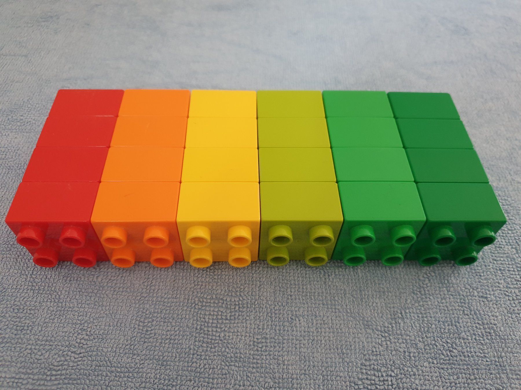 Giocattoli: E79: Lego Duplo 24 Bausteine 2x2 Noppen – Usato da Münchwilen TG venduto da VT-Trader