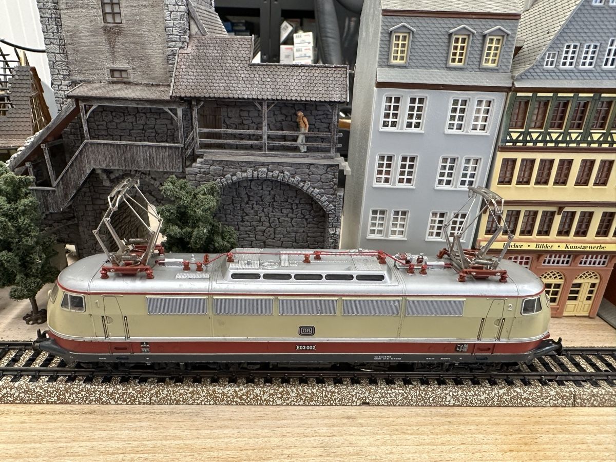 Märklin Modellini di ferrovie: Märklin 3053 DB BR 103 Prototyp mit OVP – Usato da Lupsingen venduto da New-Haven 1