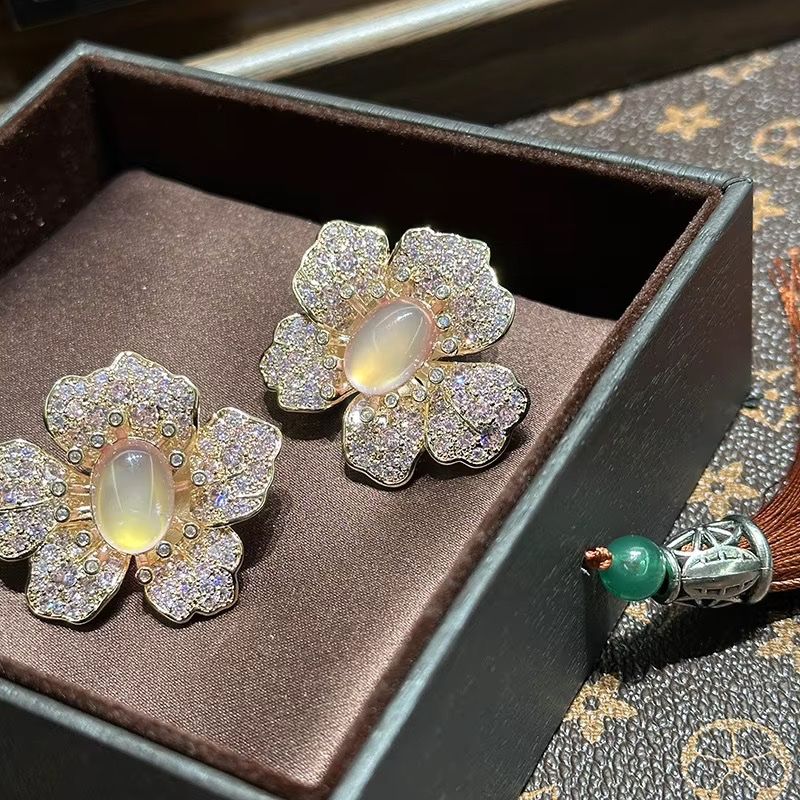 Orecchini pendenti & Orecchini a lobo: Boucles d’oreilles Fleur de Rosée – Nuovo e nell'imballaggio originale da St-Maurice venduto da Sandrinette123 4