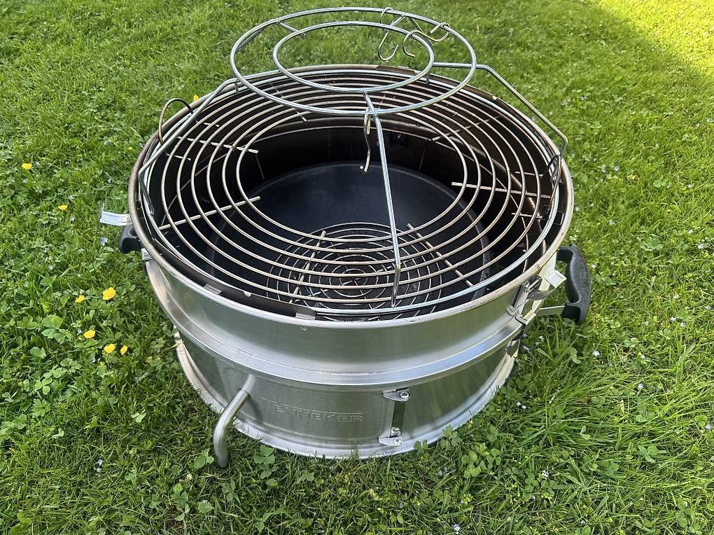 Griglie: Weber Performance Holzkohlengrill mit Räucheraufsatz – Usato da Morgarten venduto da Phisch 4