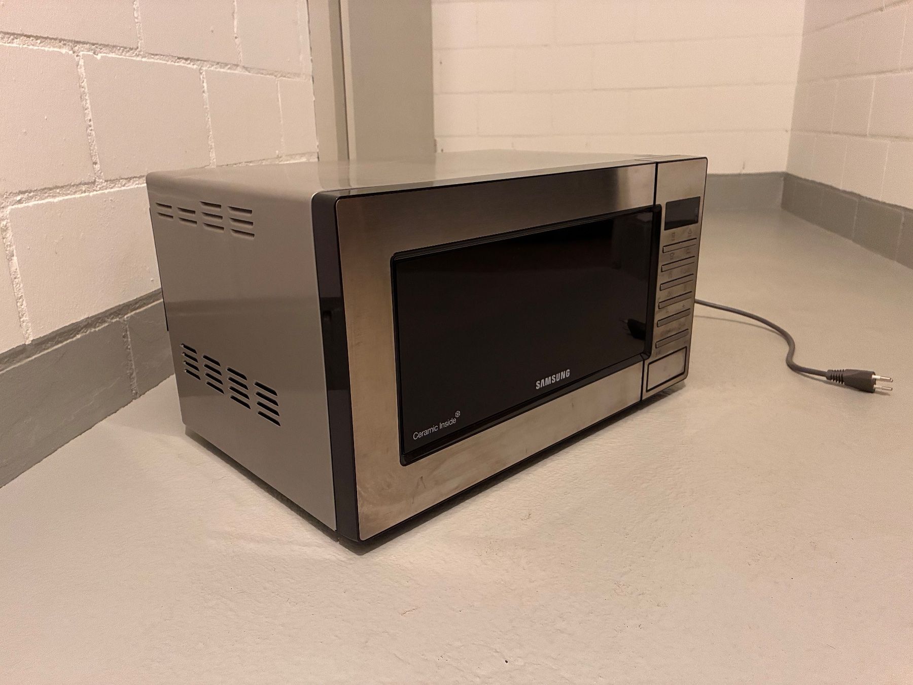 Elettrodomestici da cucina: Samsung Mikrowelle GE87MC/SWS Silber – Nuovo (secondo la descrizione) da Galgenen venduto da VanessaSwiss 1