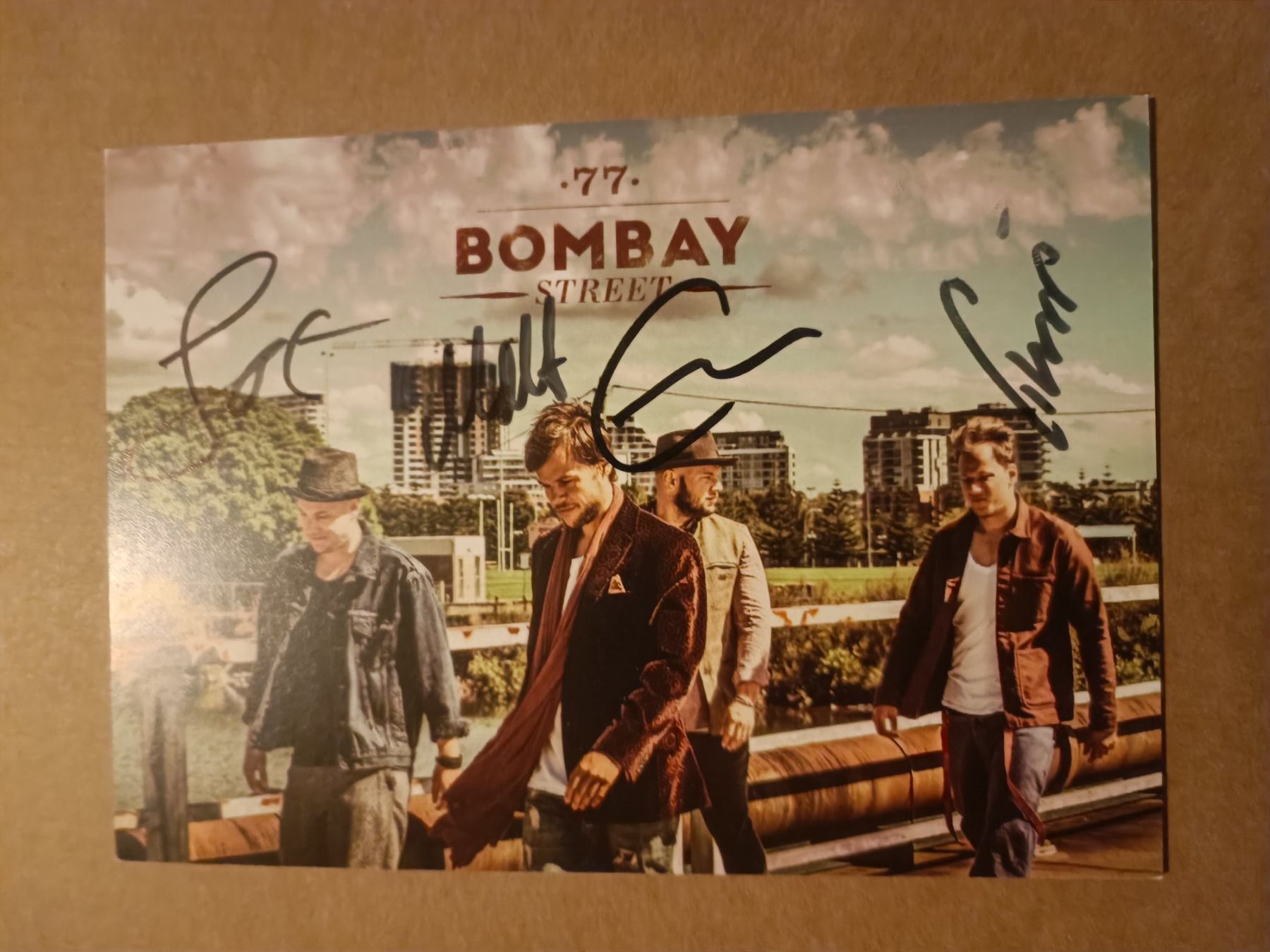 Autogramme: 77 Bombay Street - handsignierte Autogrammkarte – Gebraucht aus Menziken von Artographs