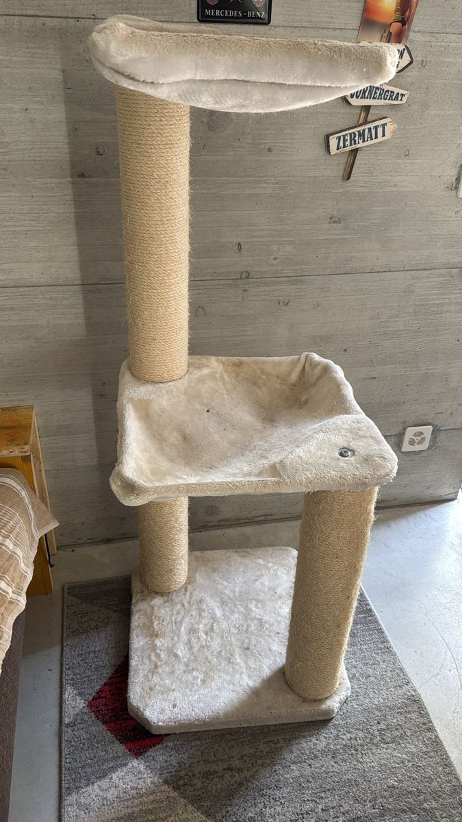 Arbres à chats: Tira graffi multi piano  – D'occasion à Maggia par Violettra