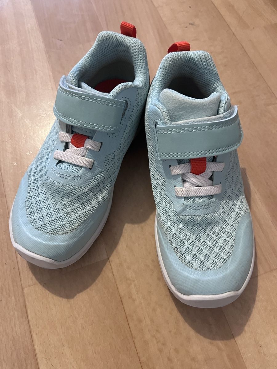 Decathlon Chaussures garçon: Turnschuhe Gr 27 – D'occasion à Zürich par Deyaso