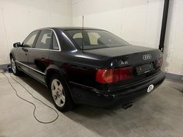 Youngtimer Audi A8 Limosine, blau dunkelmetallise 1995, top