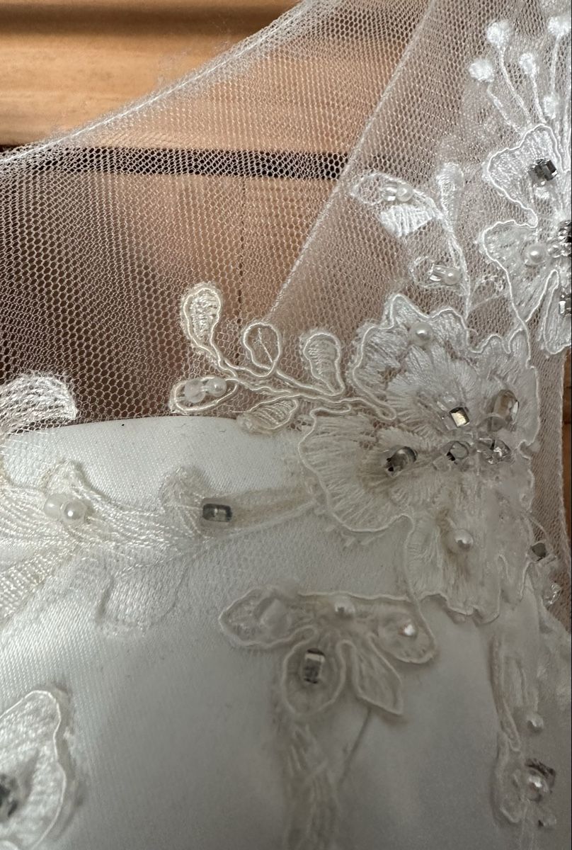 Vestiti: Brautkleid, Grösse 36/38, elegant & leicht! – Difettoso da Orbe venduto da Geneva83 3