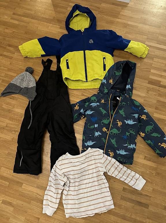 Lotti & Set di vestiti: Winter-Kleiderpaket Gr.92 – Usato da Zürich venduto da car_zzr5