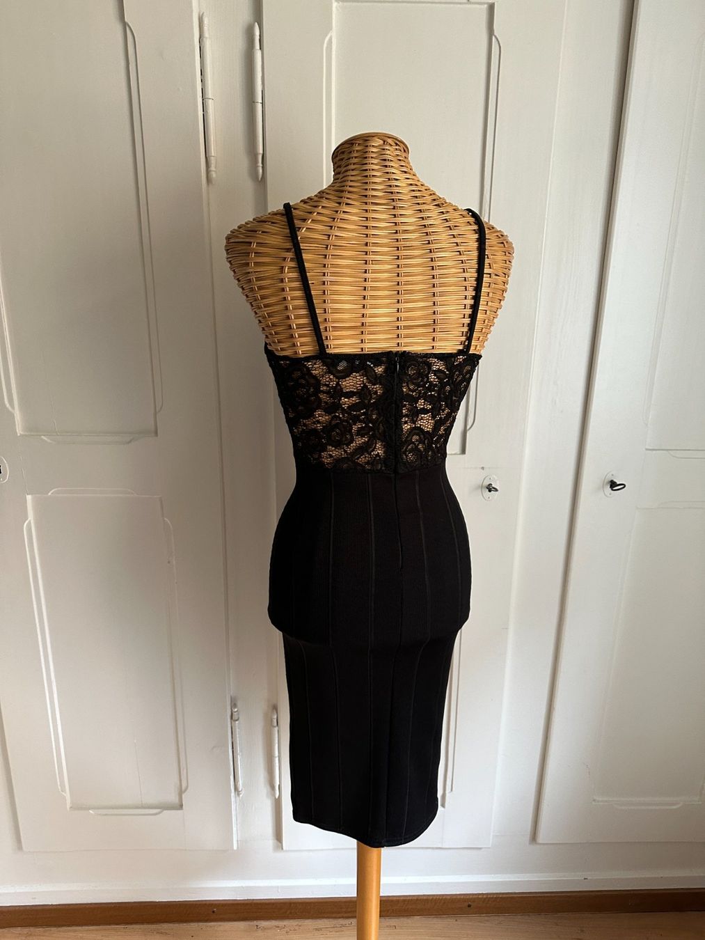 Kleider: MISSGUIDED - Kleid schwarz mit Spitze 34 – Gebraucht aus Zürich von Diazaio 2