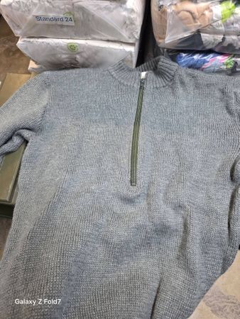 Liquidation   Pull original en laine de l'armée suisse avec 
