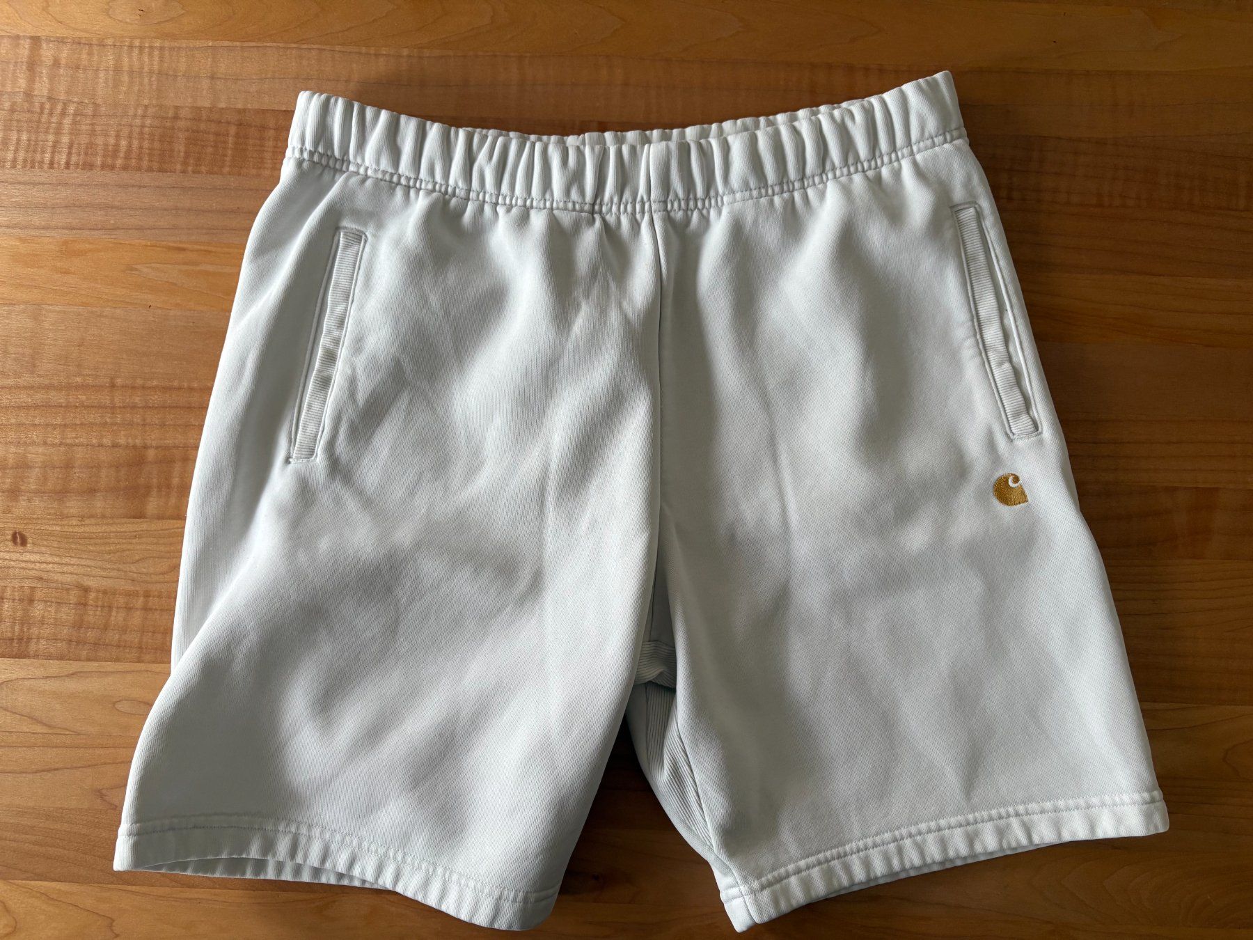 Carhartt Pantaloni: Carhartt WIP Chase Sweat Short Weiss – Usato da Muri AG venduto da as.secondary