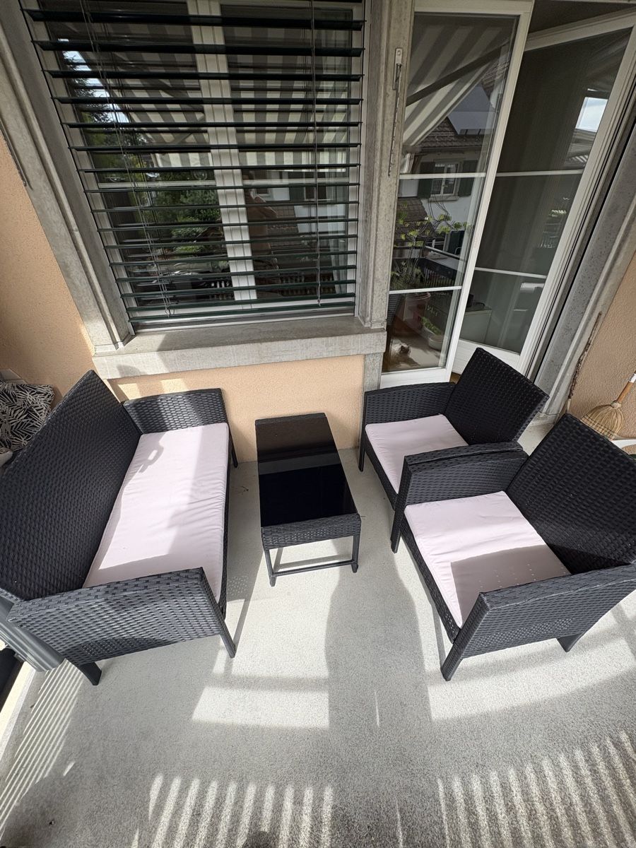 Set di tavolo e panche: Gartenmöbel Polyrattan guter Zustand – Usato da Bonstetten venduto da Gianni.papis