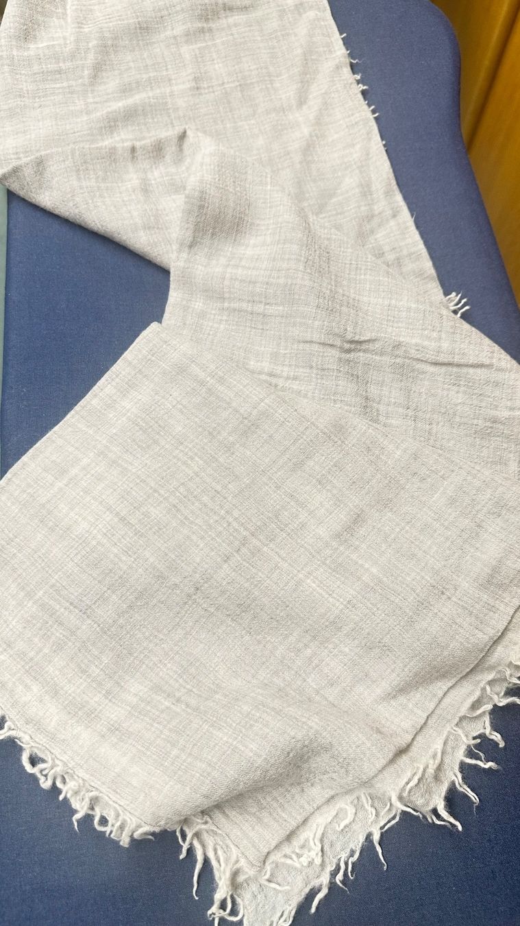 Foulard & Sciarpe: Übergangsschal, 100% Wolle, hellgrau melliert – Usato da Mörschwil venduto da sam_man 1