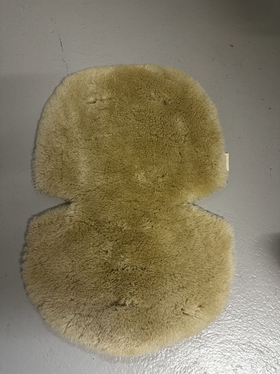 Decken: Lambskin Stroller Seat Insert for Winter Warmth! – Gebraucht aus Aarau von anb_qnk8