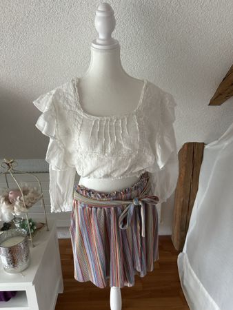 Weisse Bluse mit Rüschen, Grösse M