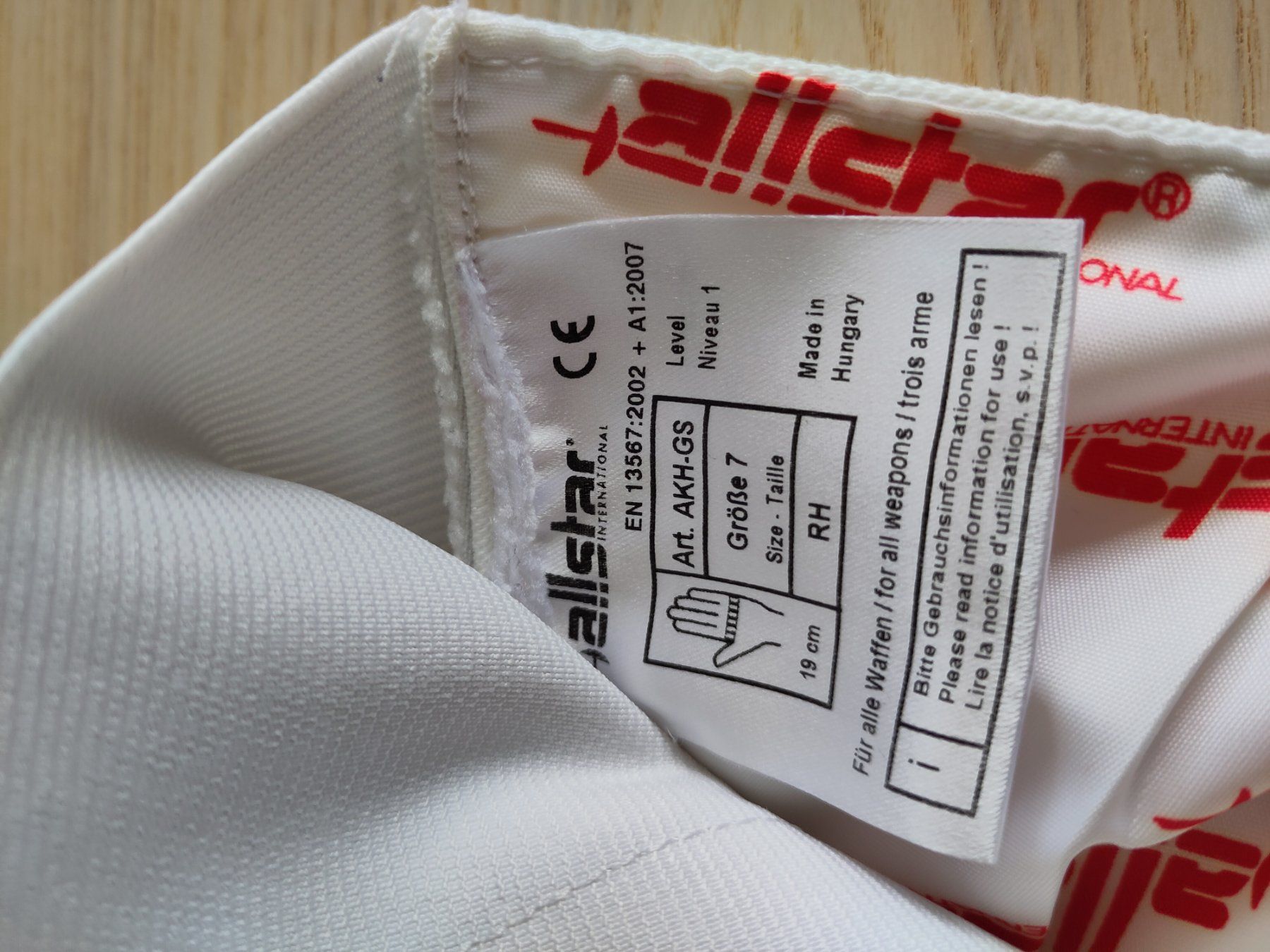 Guanti & manicotti: Allstar Fechthandschuh rechts – Usato da Zürich venduto da Julia3 2