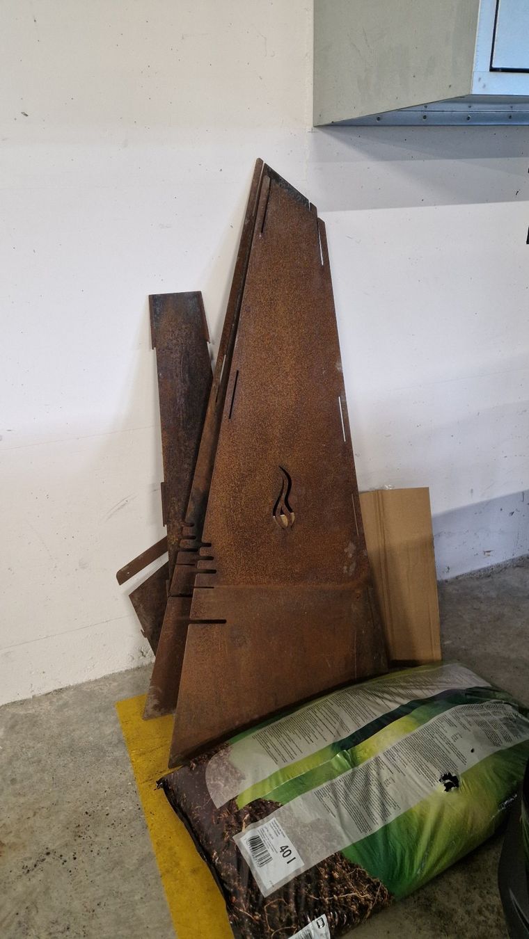Piatti di portata: Metallplatten f. Feuerschale oder Deko Rost Metall 3 mm dick – Usato da Einsiedeln venduto da rew_q2fc 1