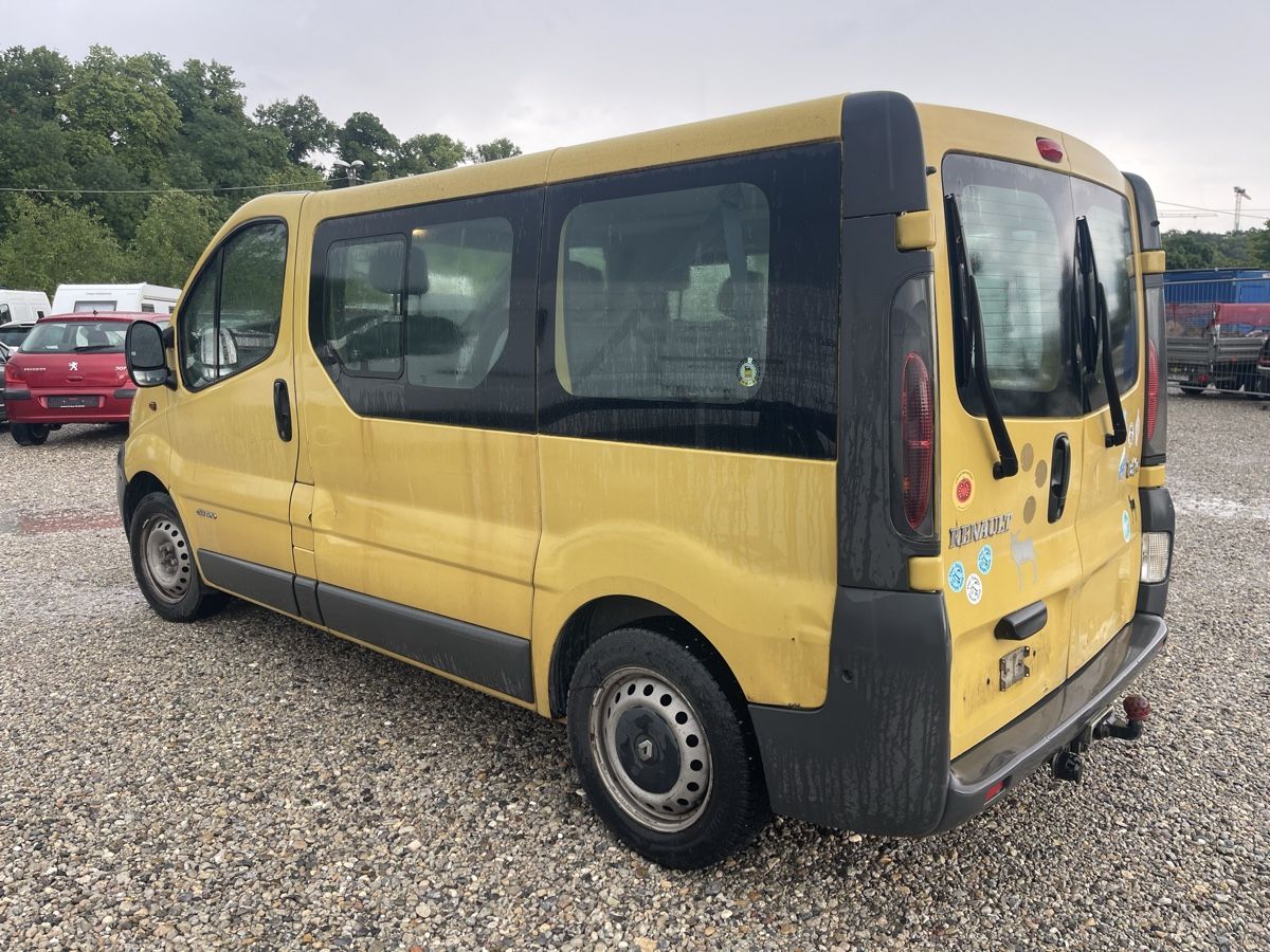 Renault Automobili: Renault Trafic dCi 100  9 sitzer – Usato da Basel venduto da Rikardo_1979 1