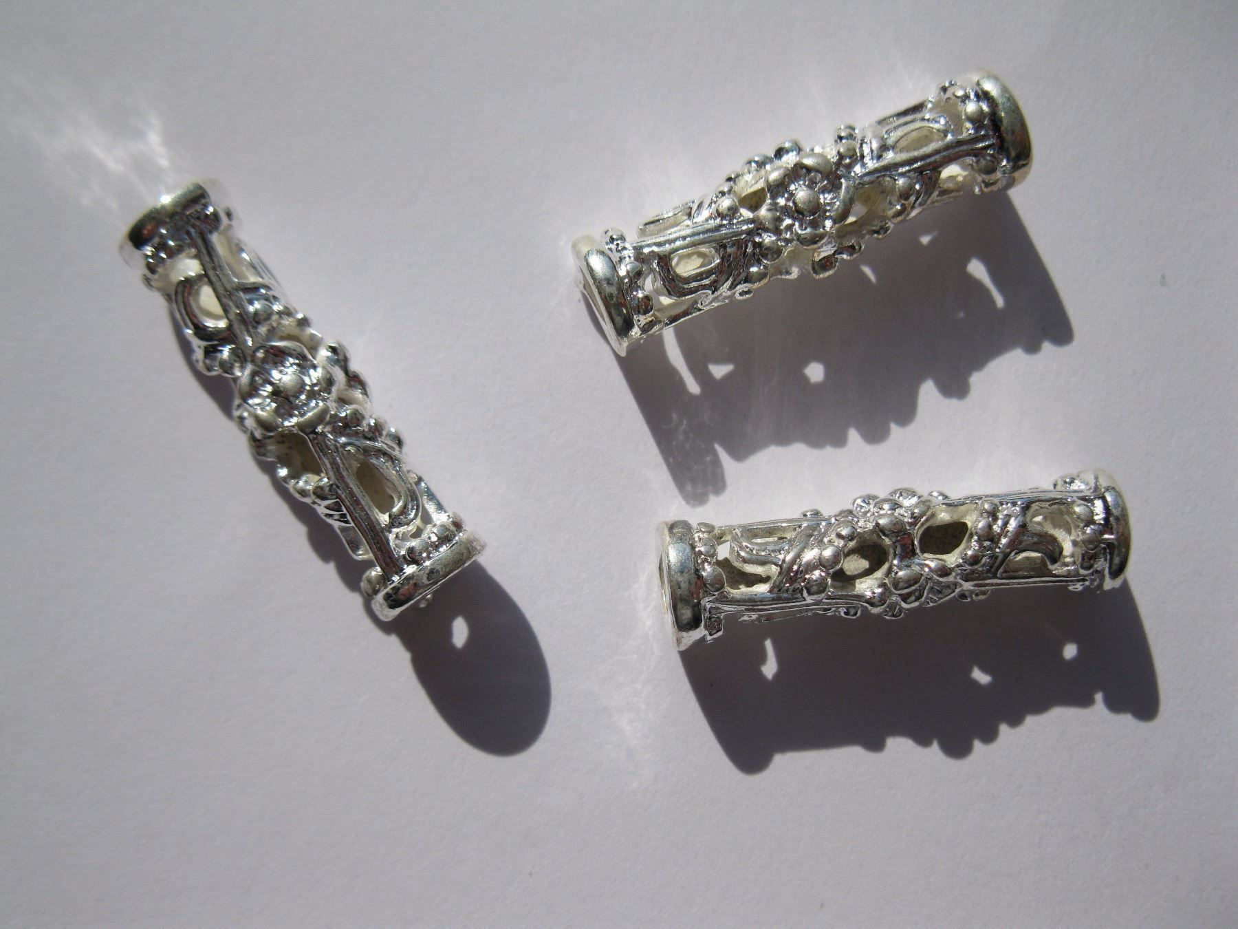Perle (finte): 4 Tube / Rolle, 27mm, versilbert – Nuovo e nell'imballaggio originale da St. Margarethen TG venduto da LuanaKa 3