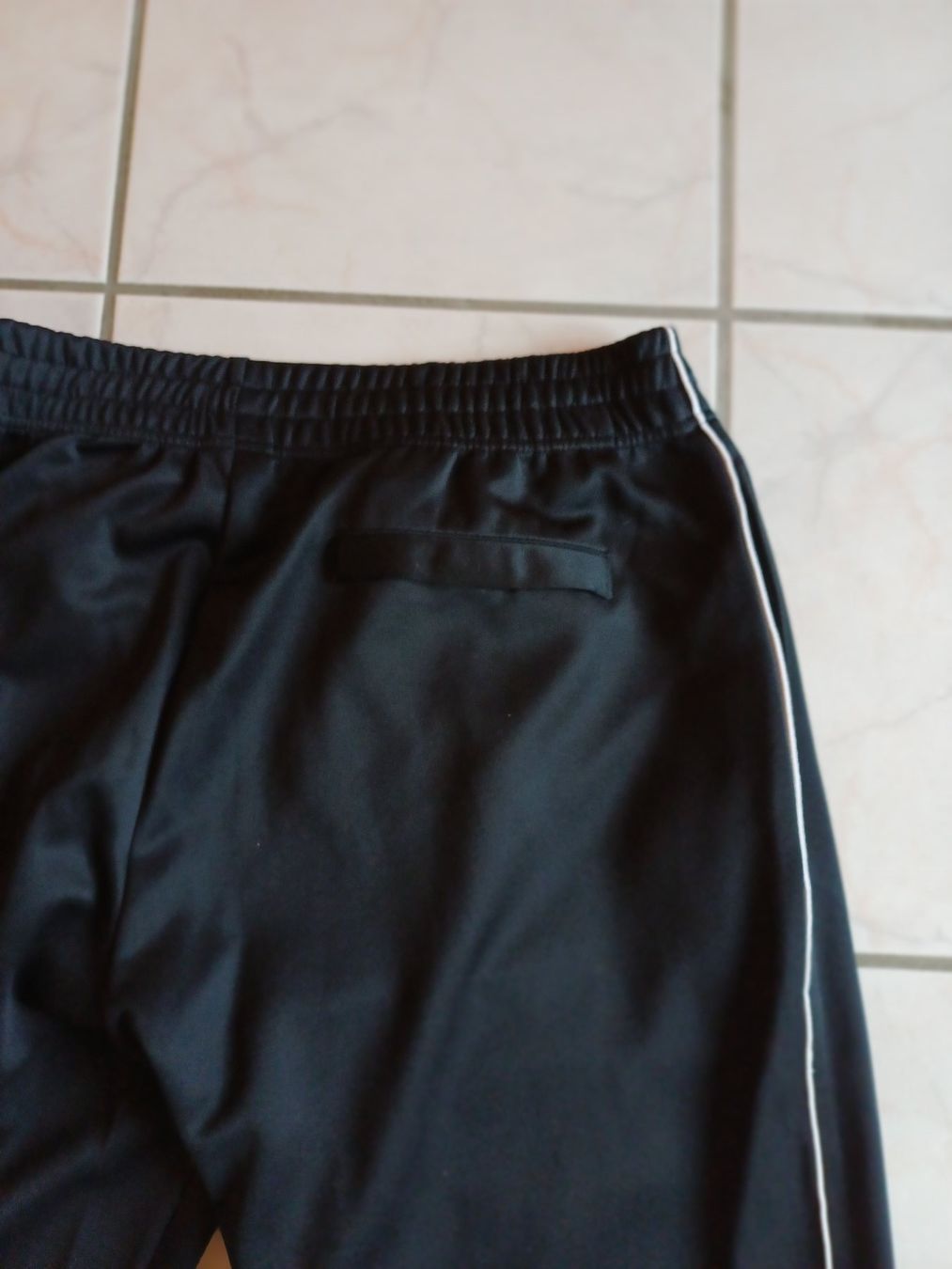 Nike Pantalons: Trainerhose Nike Grösse L – D'occasion à Rüegsbach par Urs9990 3
