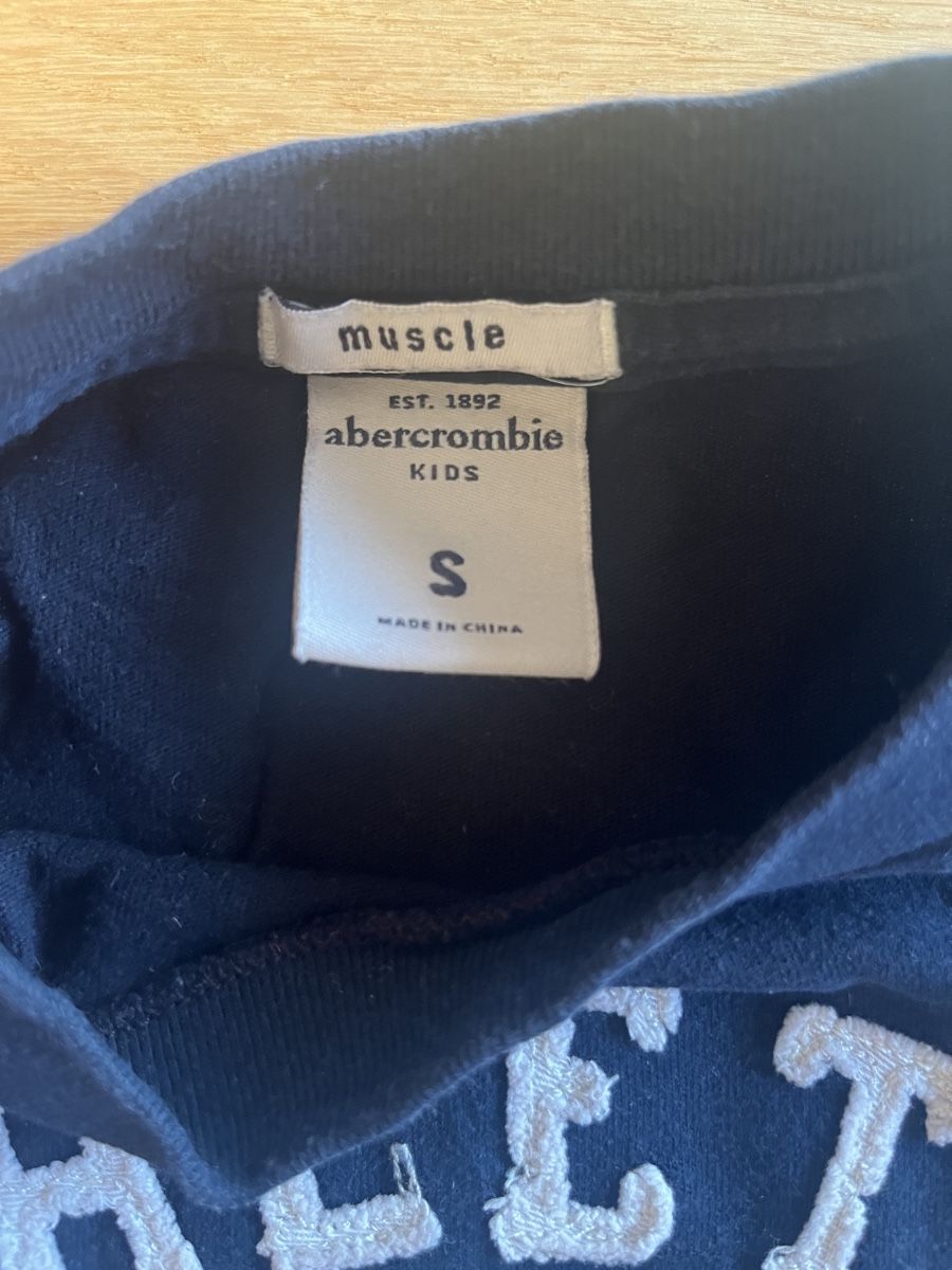 Hemden, T-Shirts & Polos: Abercrombie Kids T-Shirt – Neu (gemäss Beschreibung) aus Cham von dej4vue 2