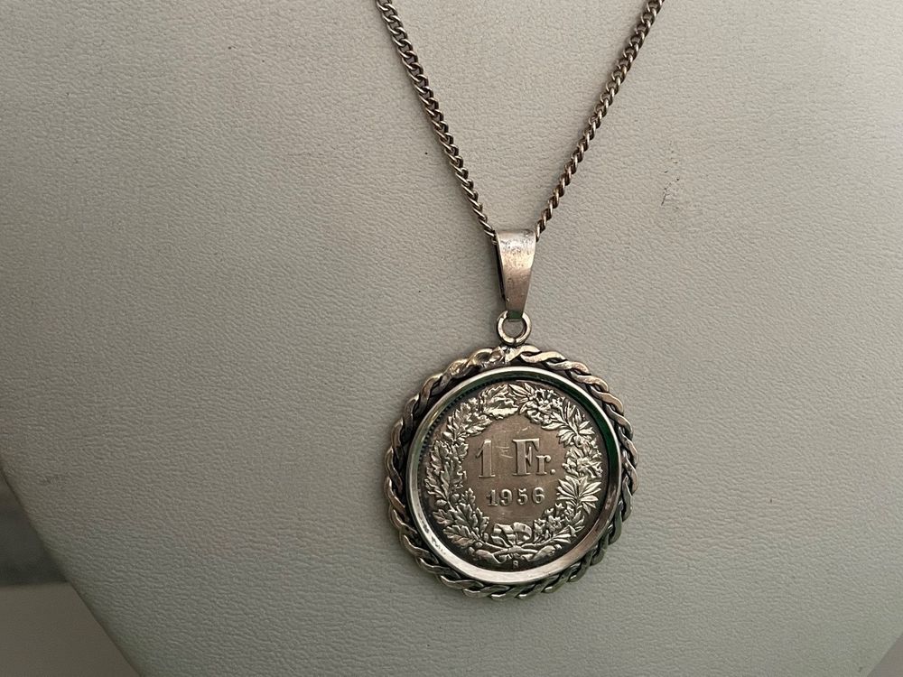 Collier Pendentif Vintage Art Déco Avec Inscription Et Blason - Chaîne Argentée - Occasion