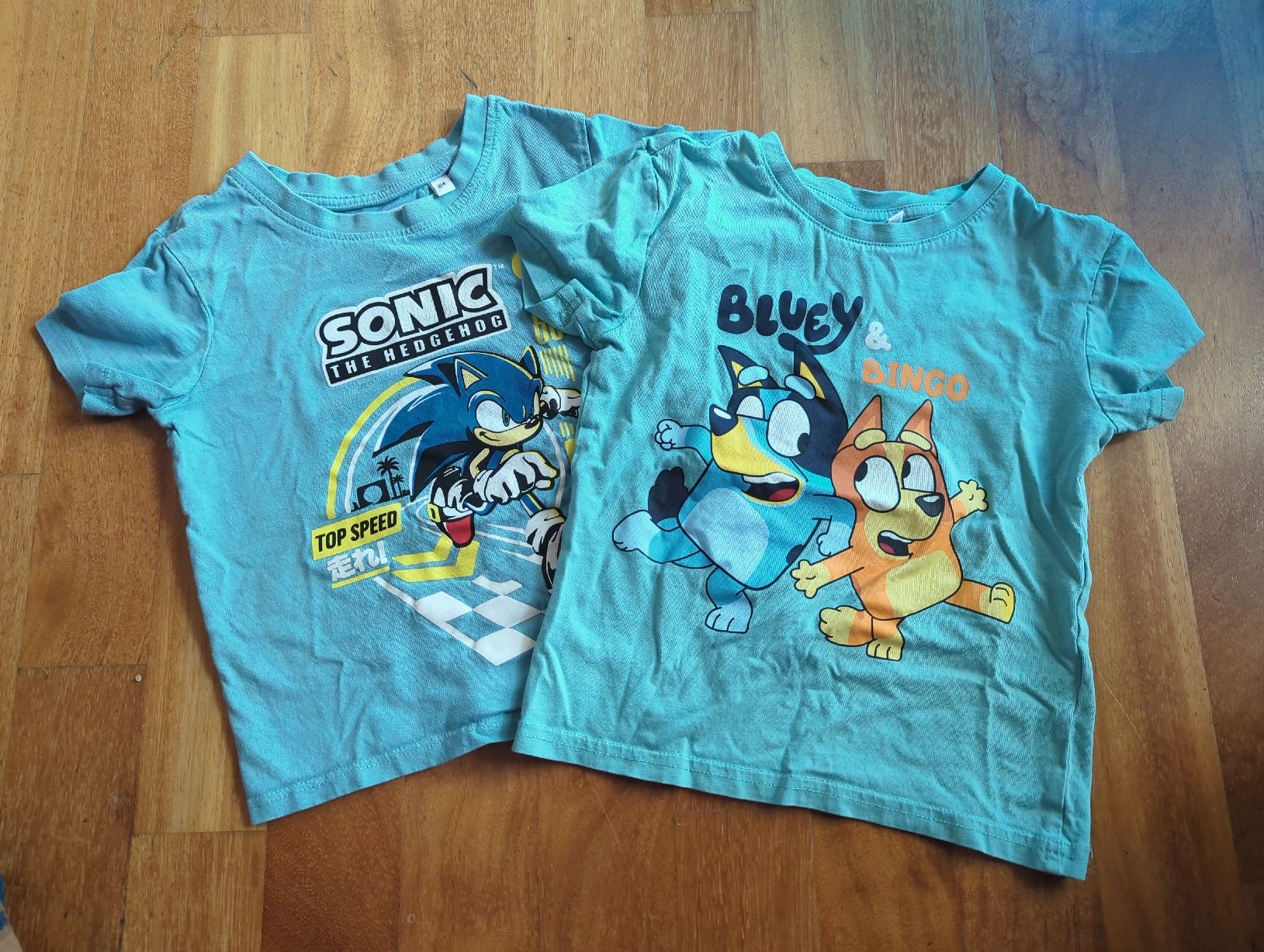 Lotti & Set di vestiti: T-shirt Junge Gr. 104 – Usato da Eglisau venduto da raf_hn2x